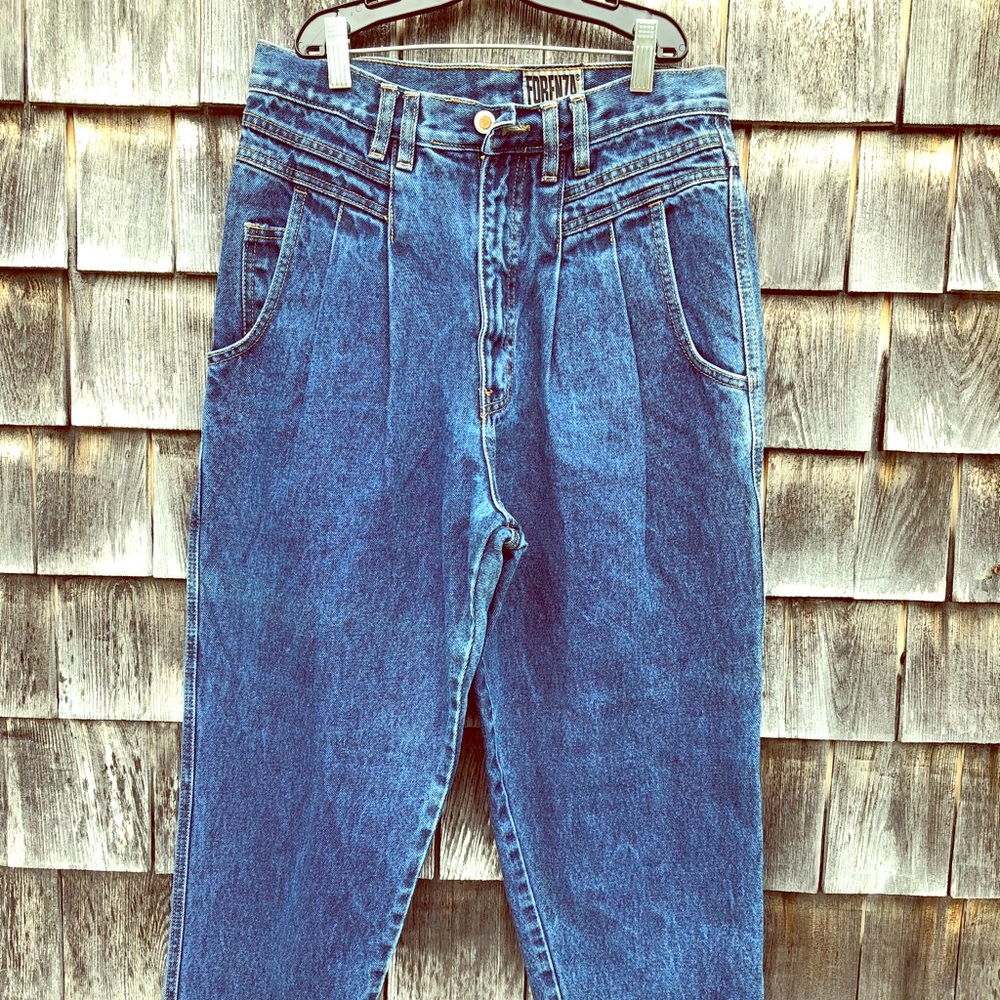 Girl. The MOST EPIC (vintage) mom jeans. Ever.
